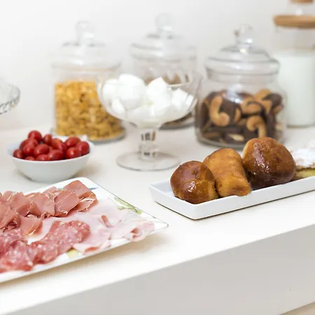 Foro Carolino S&b לינה וארוחת בוקר נאפולי