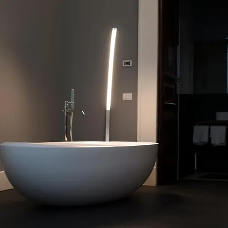 Foro Carolino S&b לינה וארוחת בוקר נאפולי