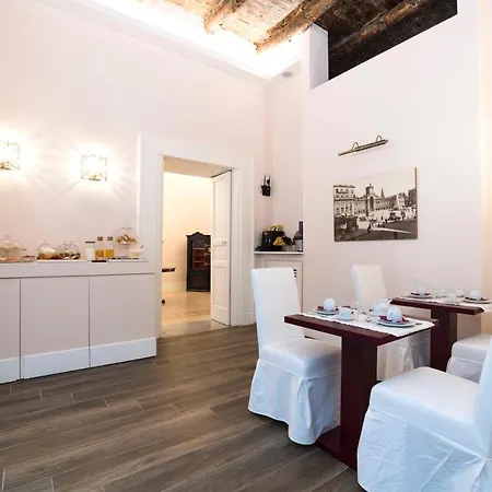 Foro Carolino S&b לינה וארוחת בוקר נאפולי